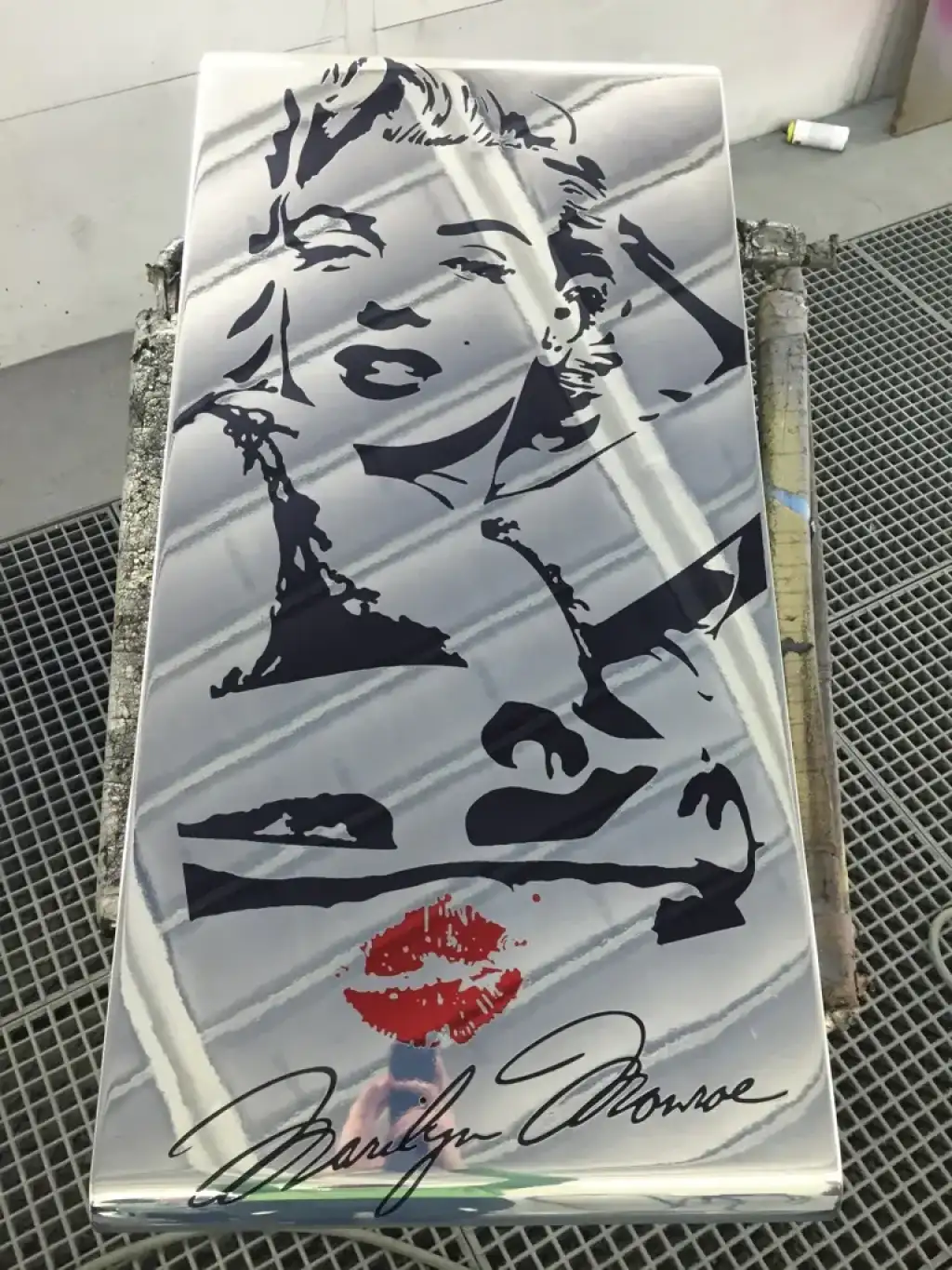 Table basse Marilyn Monroe chrome couleur 44